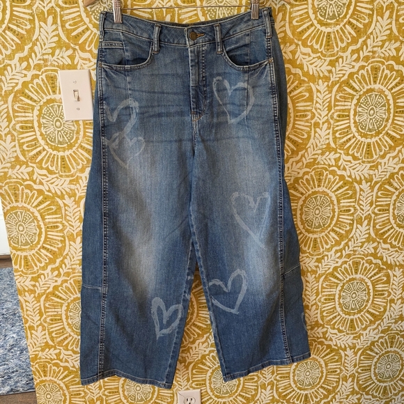 The Kenna Mid-Rise Heritage Barrel Jeans by Pilcro: Icon Edition HEART JEANS - Picture 14 of 16